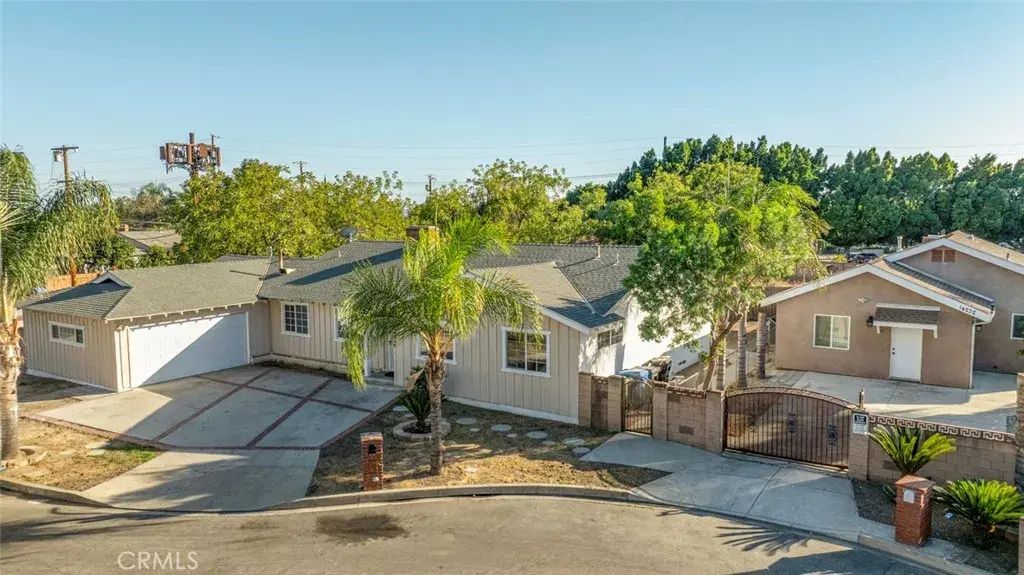 14230 Calahan, Panorama City