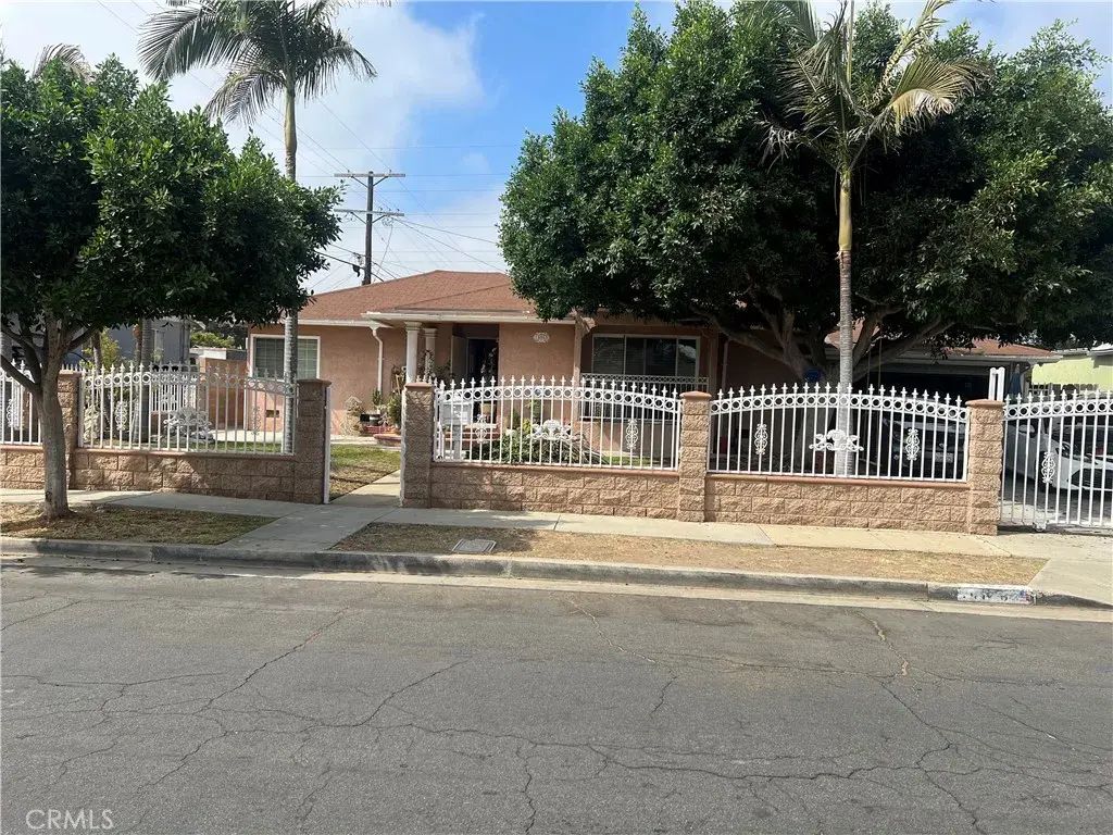 11863 Stanford Avenue, Los Angeles