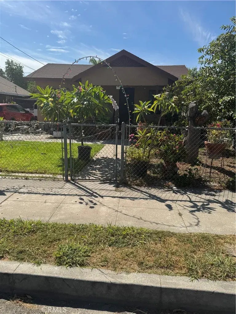 1127 W Victoria Street, San Bernardino