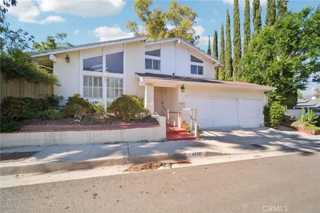8935 Moorcroft, West Hills