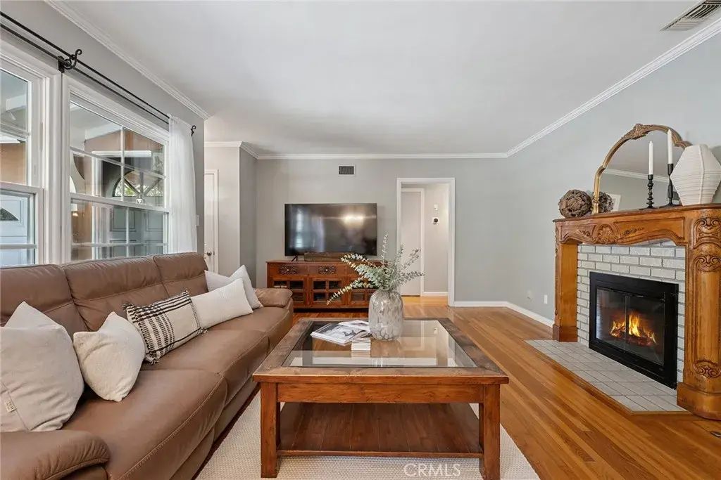 5407 Garden Grove Avenue, Tarzana