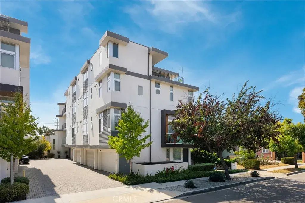 3107 S Dakota, Los Angeles