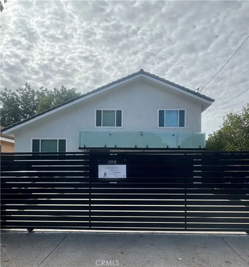 7127 White Oak, Reseda
