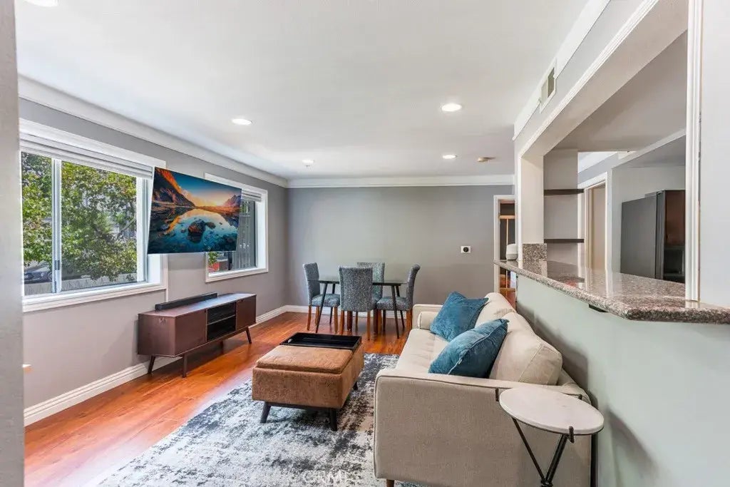 110 W Maple 2, Glendale