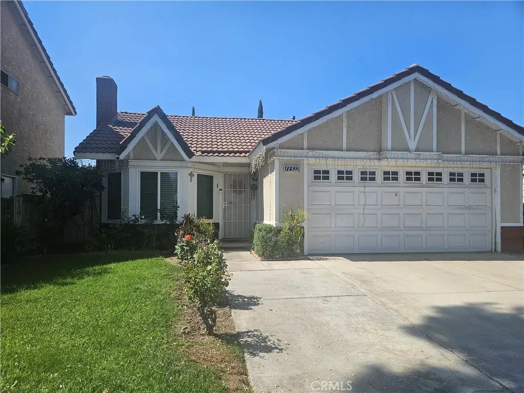 11322 Oakwood, Fontana