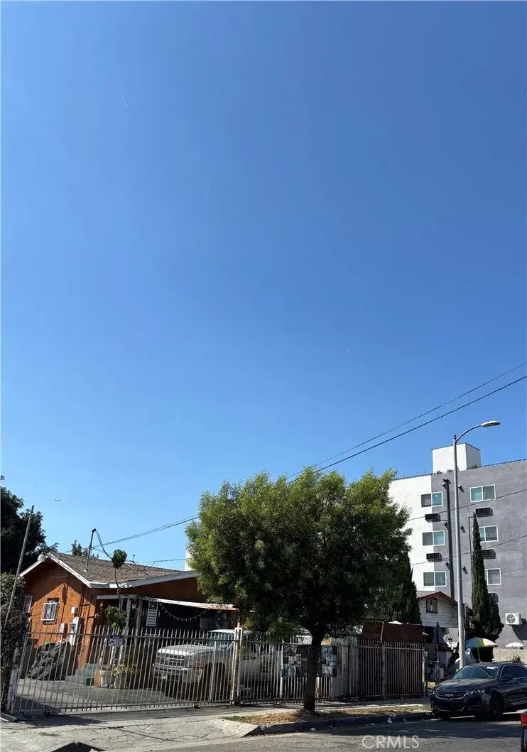 10821 Compton, Los Angeles