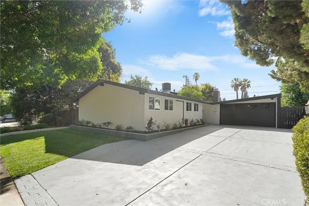 8223 Garden Grove Avenue, Reseda