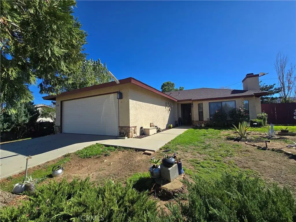 21140 Woodford Tehachapi, Golden Hills