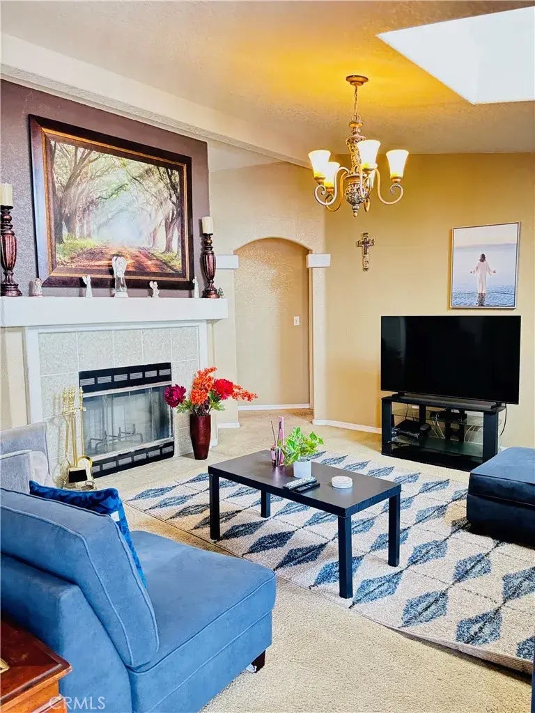 17377 Valley 19, Fontana