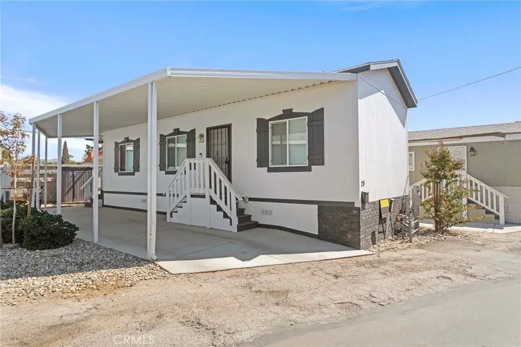 8086 Mission 24, Jurupa Valley