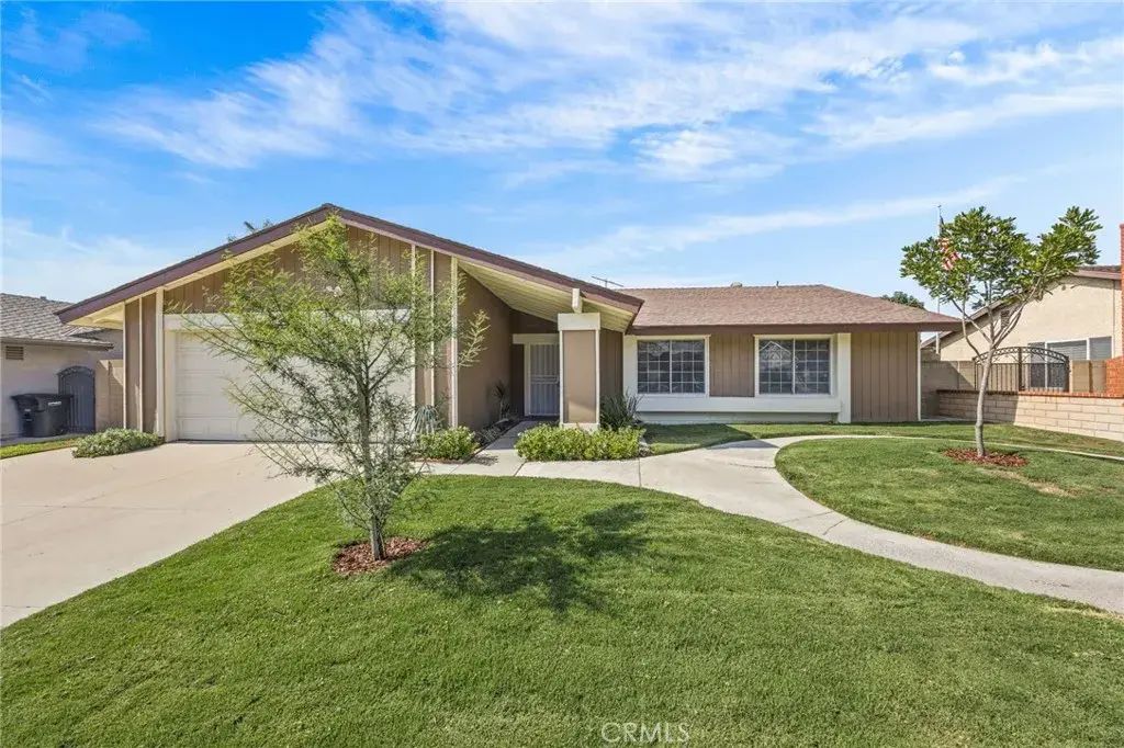317 E Meadowbrook Avenue, Orange