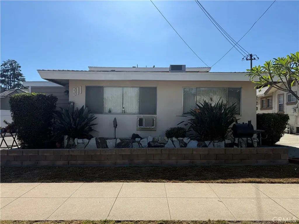 811 N 1st St E, Alhambra