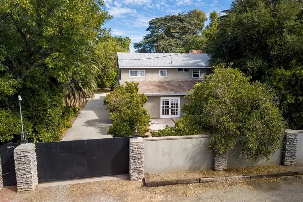 5828 Calvin, Tarzana