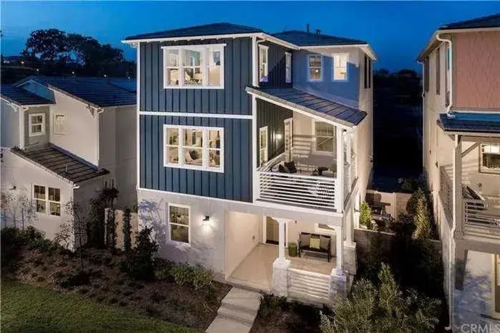 8 Vista Court, Pomona