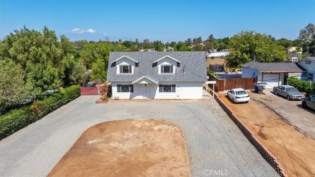 10555 Robinson, Riverside
