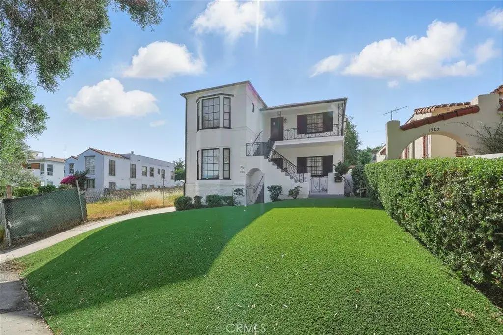 1327 S Burnside, Los Angeles