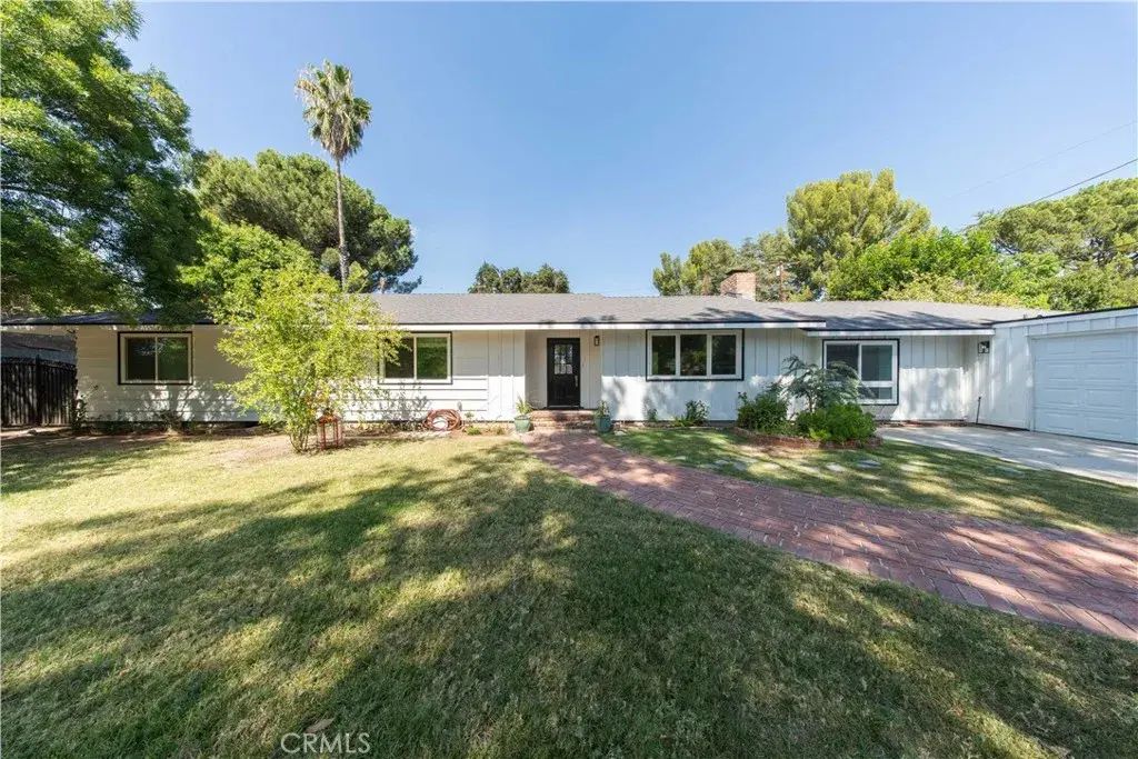 18041 Acre Street, Sherwood Forest