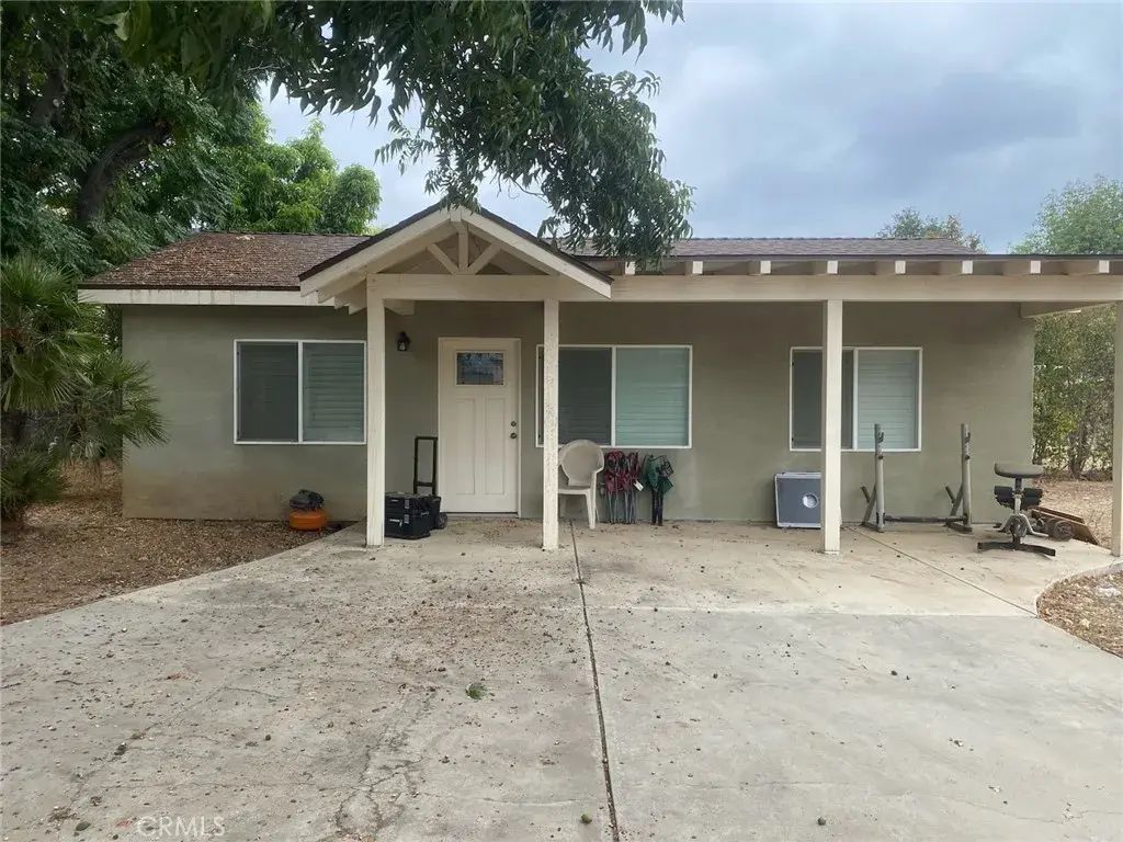 12917 Gladstone, Sylmar