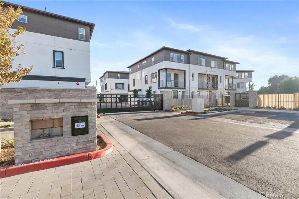 9516 Hannah Way, Riverside