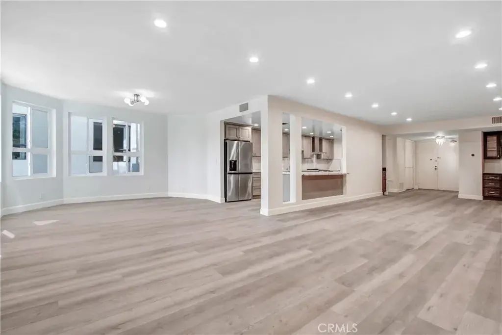 1277 S Beverly Glen Boulevard 303, Los Angeles