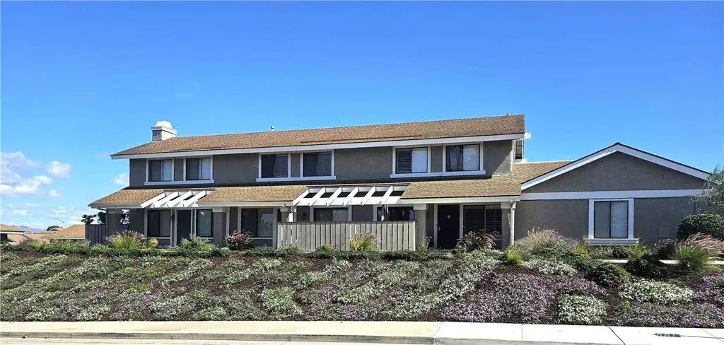 1141 E Foster C, Santa Maria