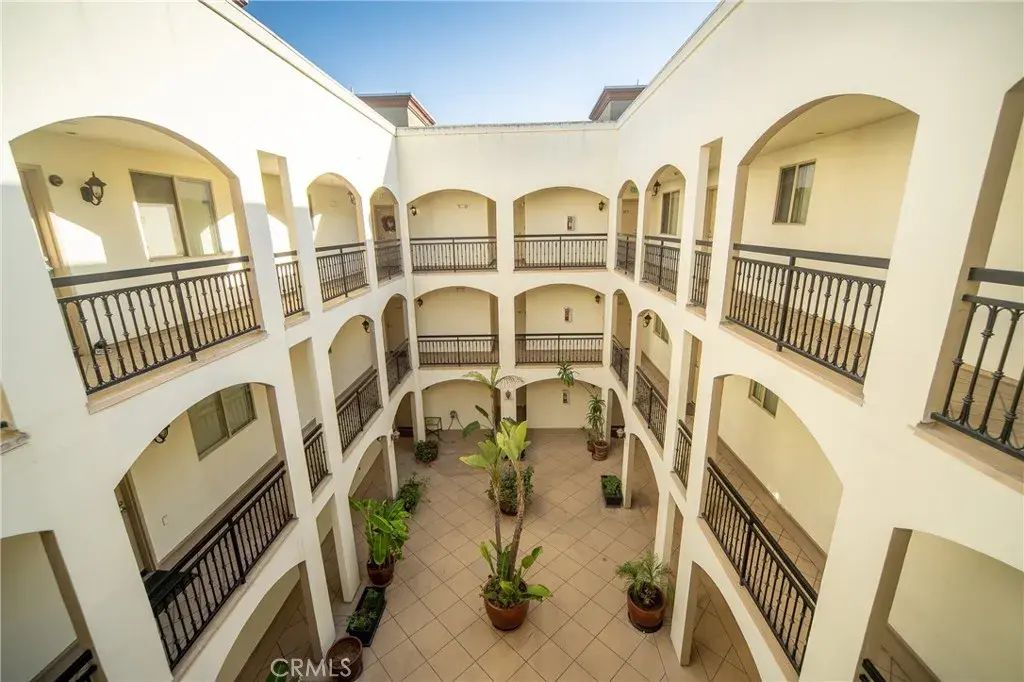 12916 Moorpark Street 303, Studio City