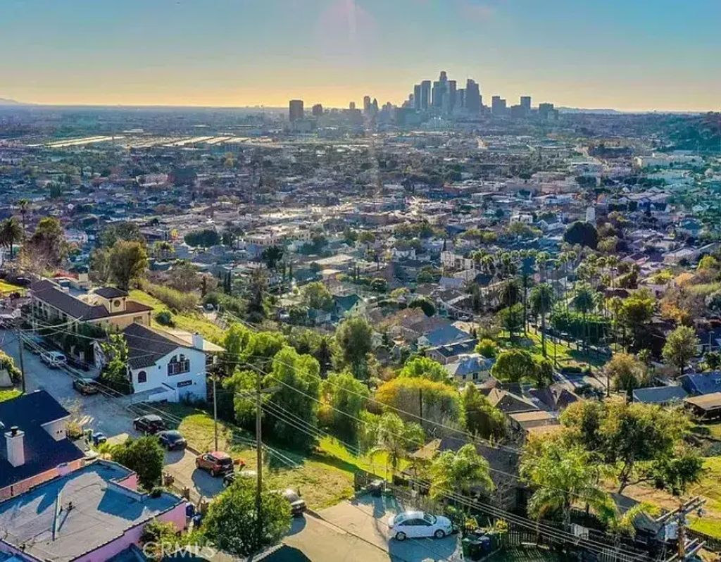 2701 N Thomas, Los Angeles