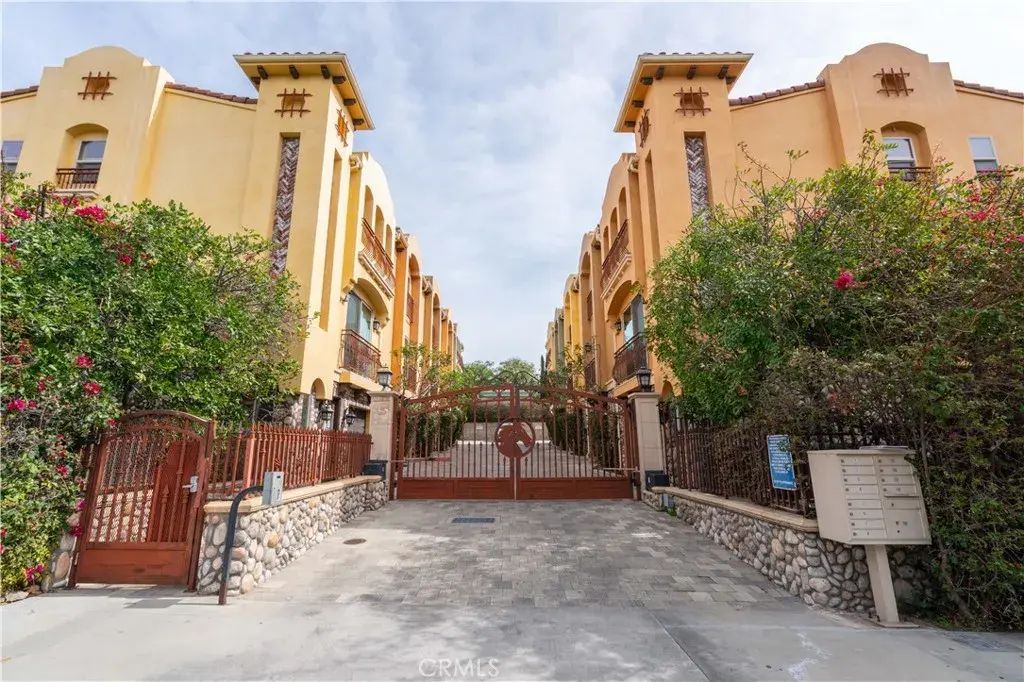 10148 Fernglen Avenue 2, Tujunga