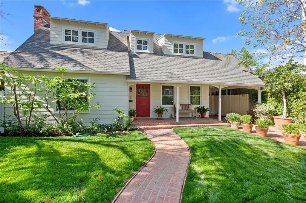 12139 Hollyglen Place, Studio City