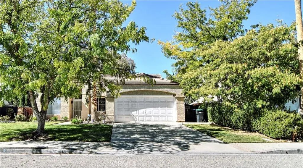 38745 Almador, Palmdale
