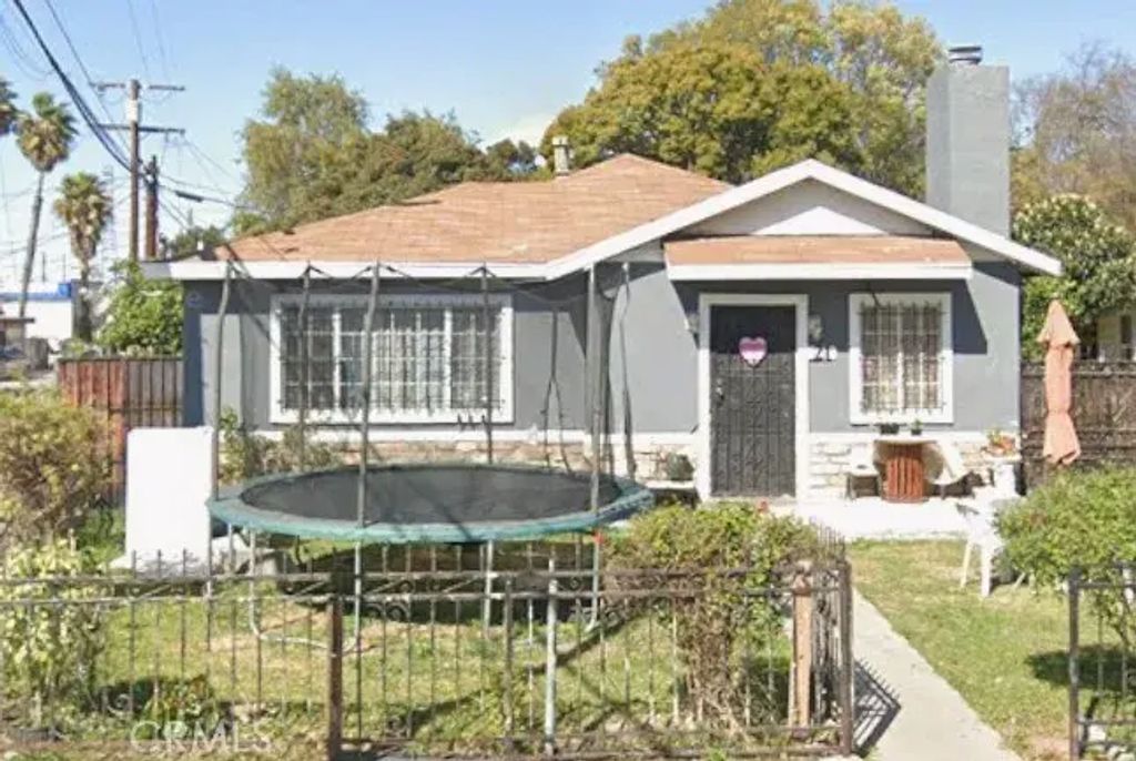 21 E 68th, Long Beach