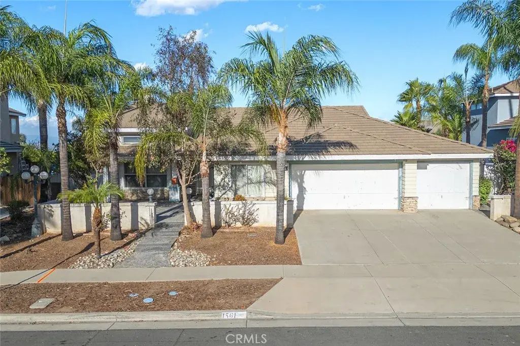 1561 E Chase Drive, Corona