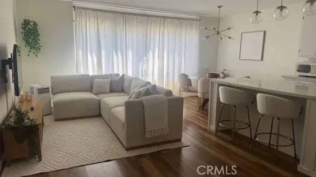 250 Linden 204, Signal Hill
