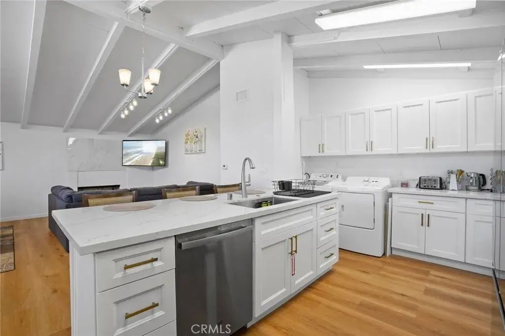 6440 Jumilla Avenue, Woodland Hills