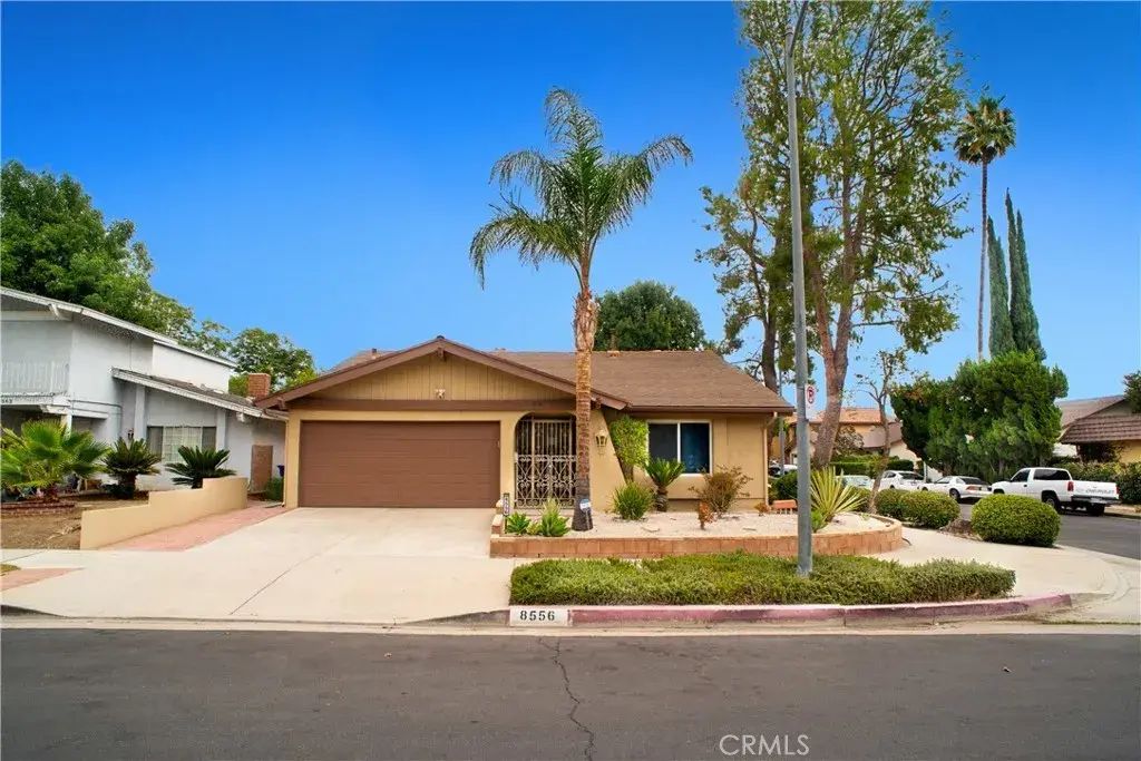 8556 Kelvin Avenue, Winnetka