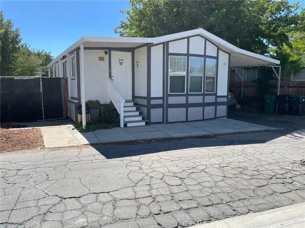 3255 E Avenue R 90, Palmdale