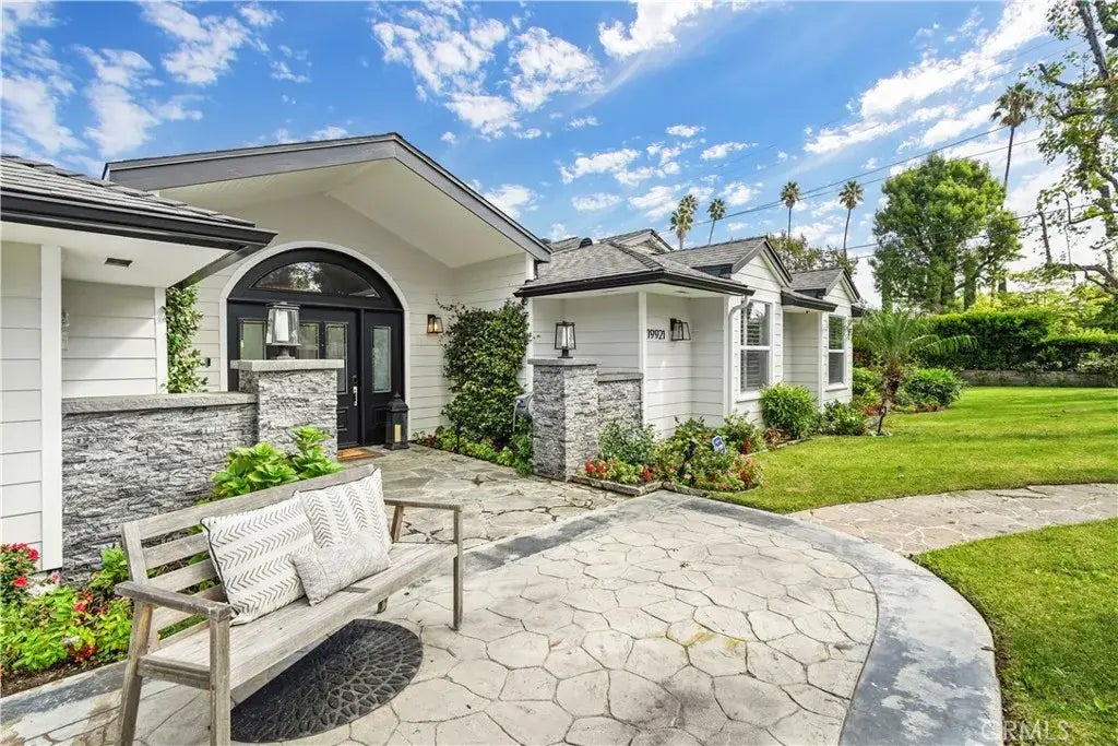 19921 Santa Rita, Woodland Hills