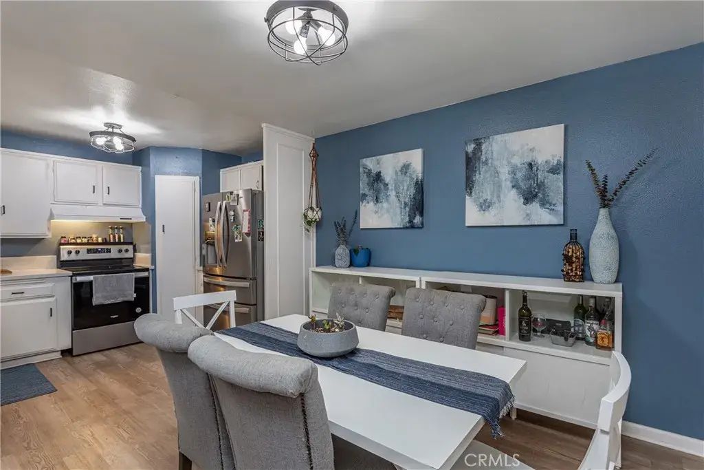 18547 Collins B2, Tarzana
