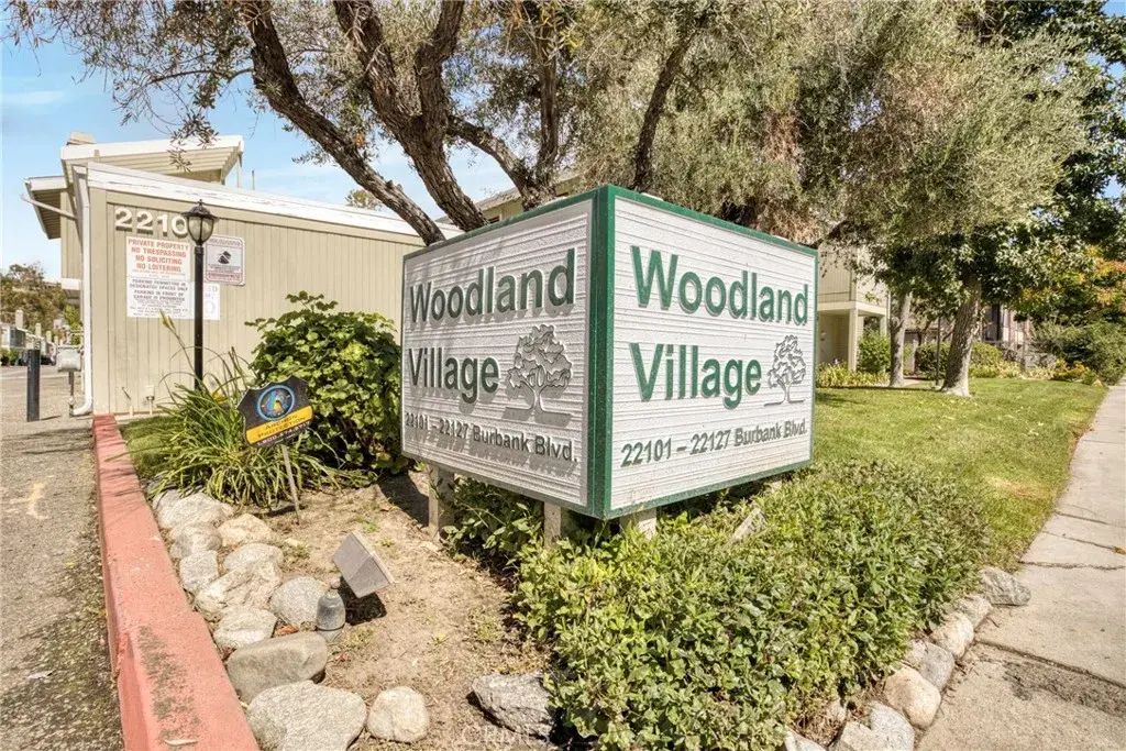 22105 Burbank 3, Woodland Hills