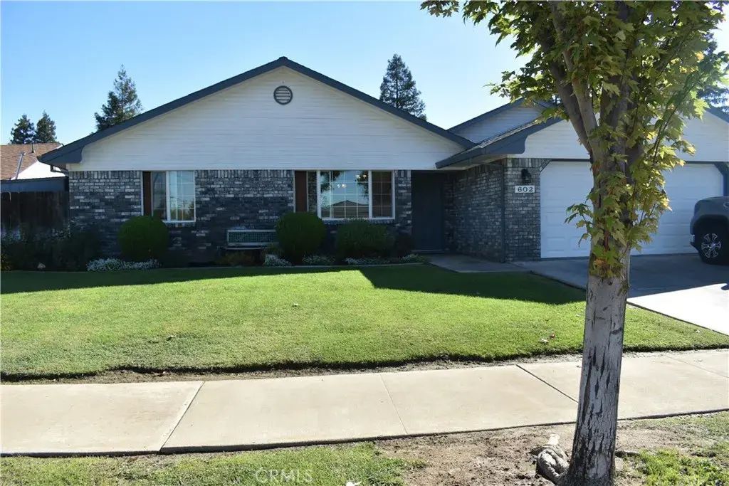 602 Laughlin Ln, Merced