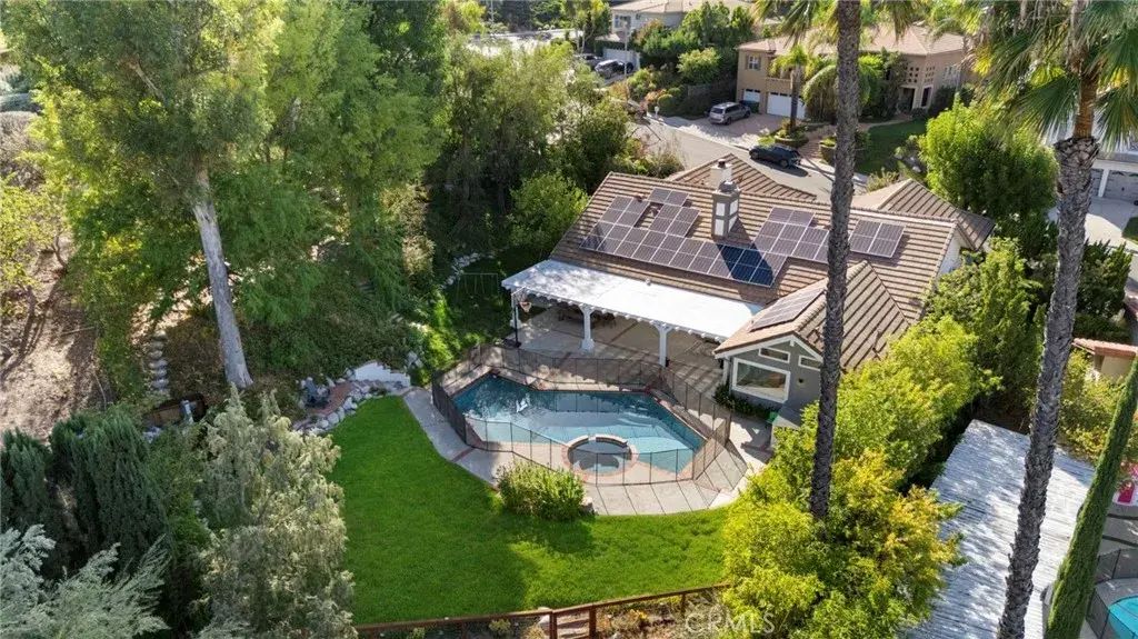 7432 Dorie, West Hills