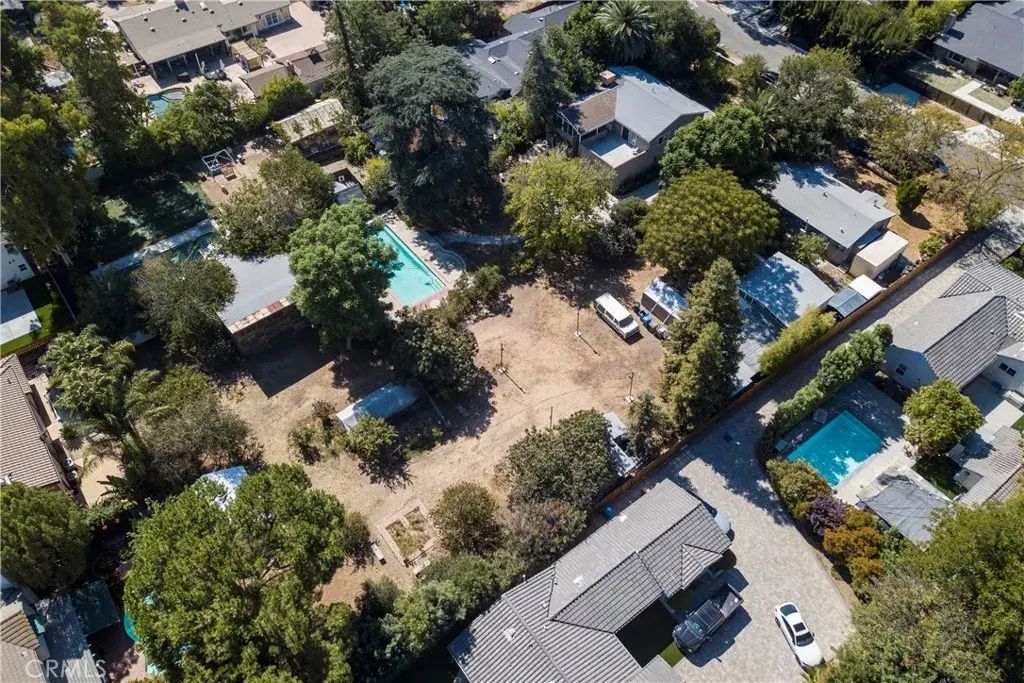 5832 Calvin, Tarzana