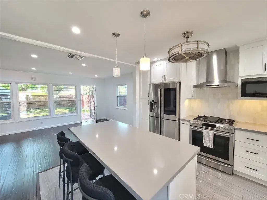 18200 Ingomar, Reseda