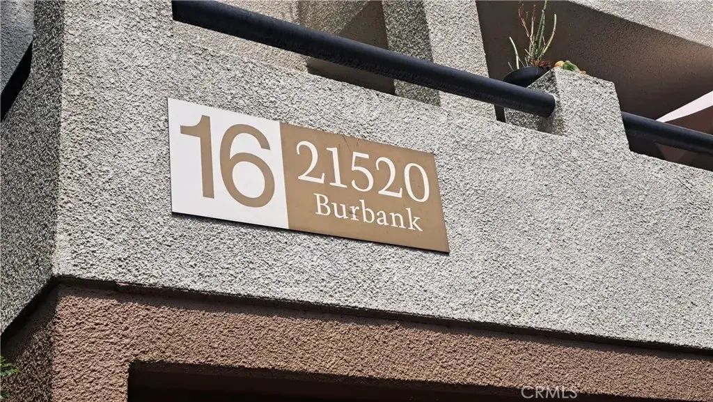 21520 Burbank Boulevard 305, Woodland Hills