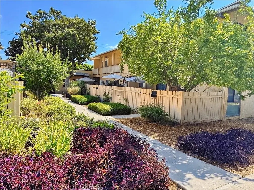 8060 Canby Avenue 2, Reseda