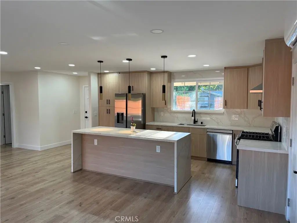 6520 Debs, West Hills
