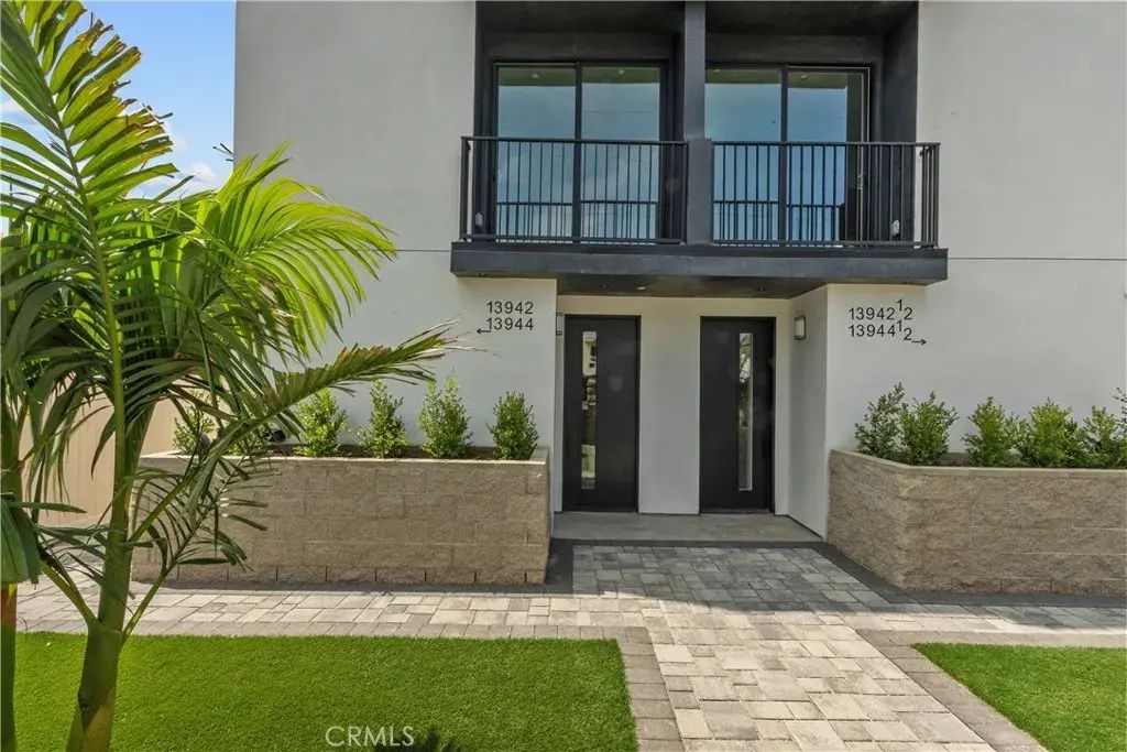 13942 Vanowen, Van Nuys