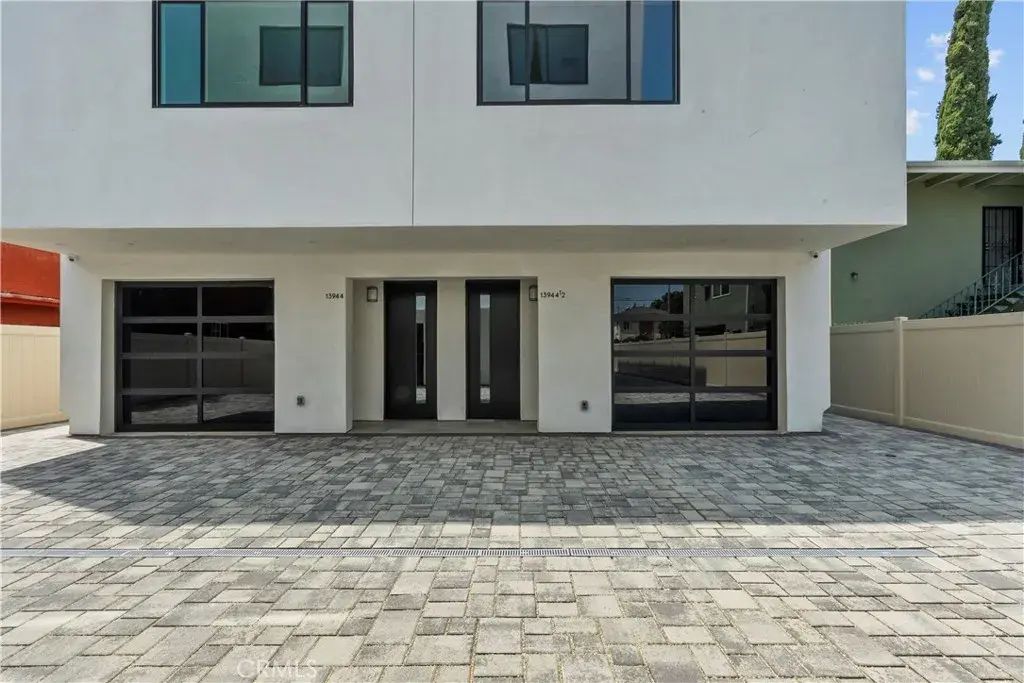 13944 Vanowen, Van Nuys