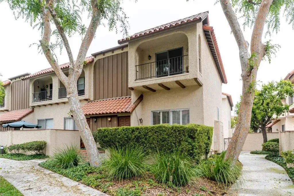 19545 Sherman Way 66, Reseda