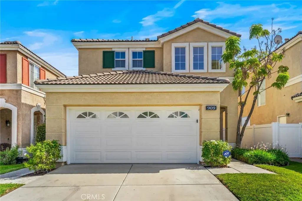 909 Cimarron, Corona
